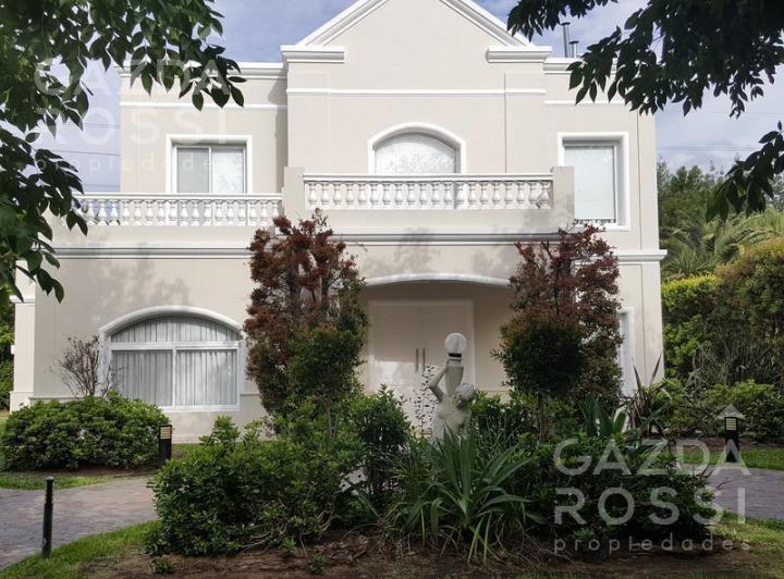 Casa · 212m² · 5 Ambientes · 2 Cocheras