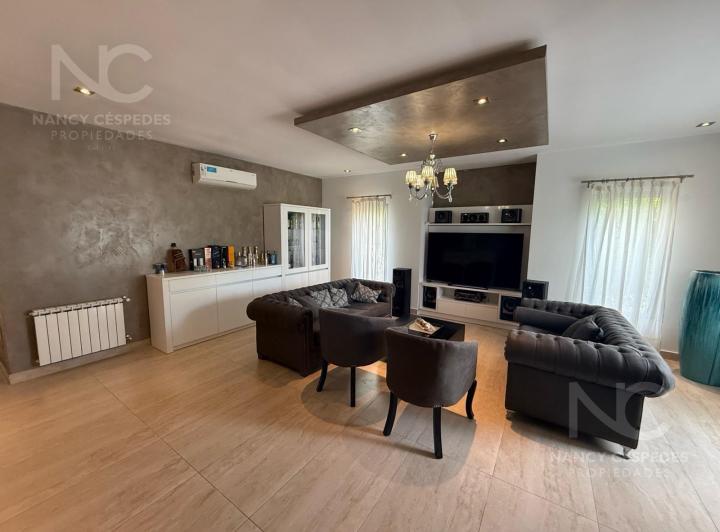 Casa · 330m² · 6 Ambientes
