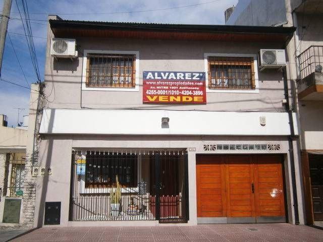 Casa · 211m² · 5 Ambientes · 2 Cocheras