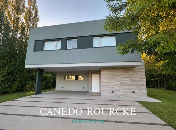 Casa · 176m² · 5 Ambientes · 2 Cocheras