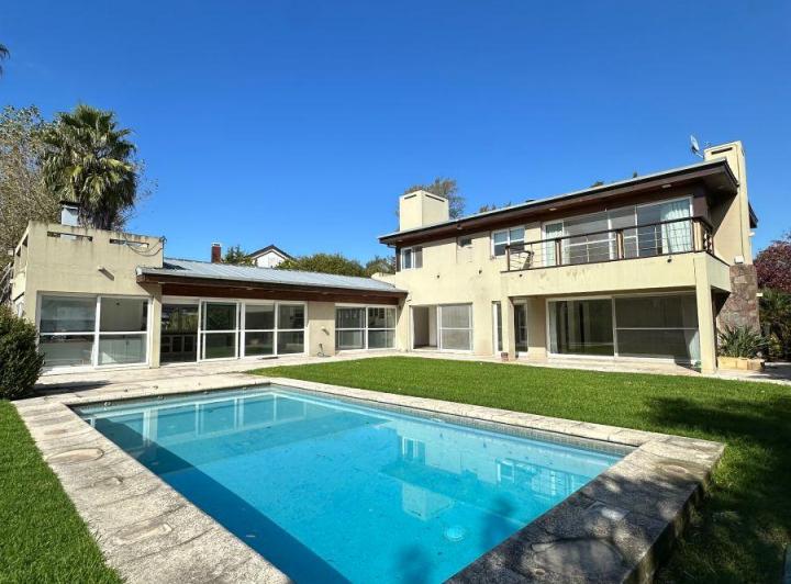 Casa · 600m² · 6 Ambientes · 2 Cocheras