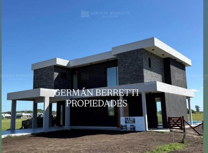 Casa · 240m² · 5 Ambientes · 2 Cocheras