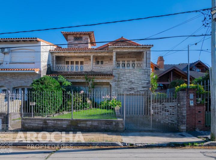 Casa · 322m² · 5 Ambientes · 3 Cocheras