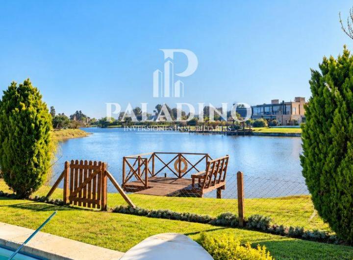 Casa · 313m² · 6 Ambientes · 2 Cocheras