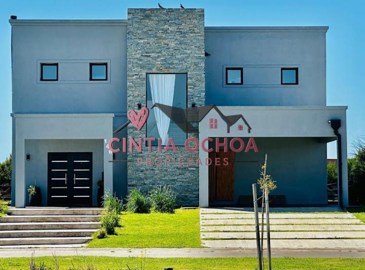 Casa · 171m² · 5 Ambientes · 6 Cocheras