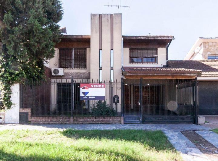 Casa · 140m² · 5 Ambientes · 2 Cocheras