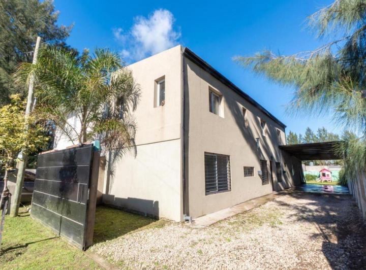 Casa · 146m² · 5 Ambientes · 2 Cocheras