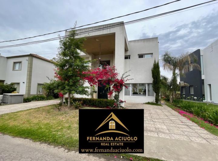 Casa · 280m² · 5 Ambientes · 3 Cocheras