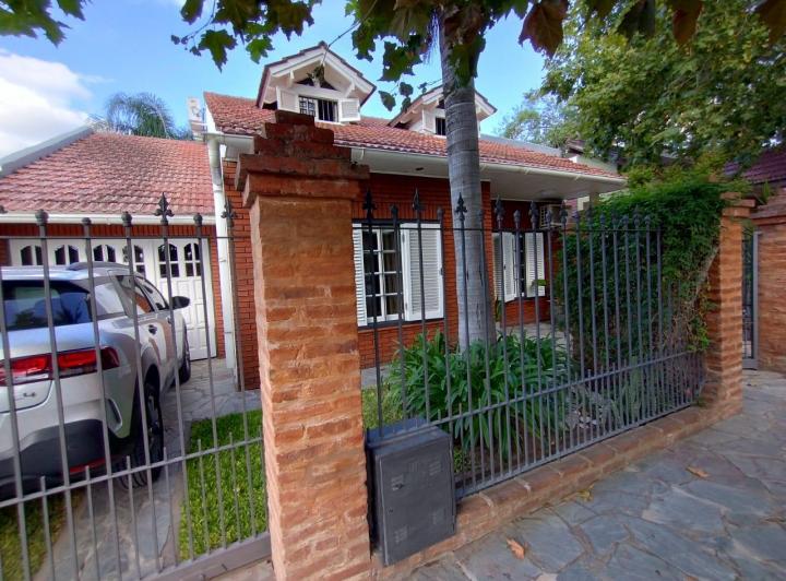Casa · 235m² · 5 Ambientes · 1 Cochera