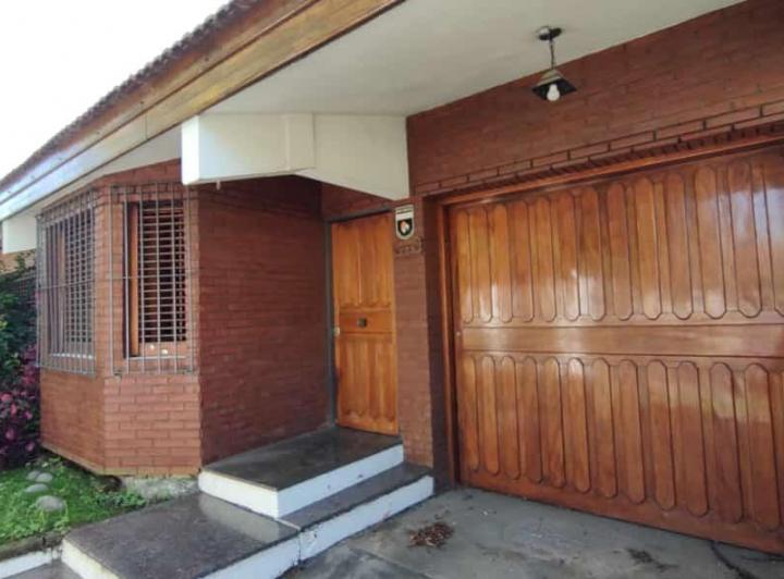 Casa · 130m² · 6 Ambientes · 1 Cochera