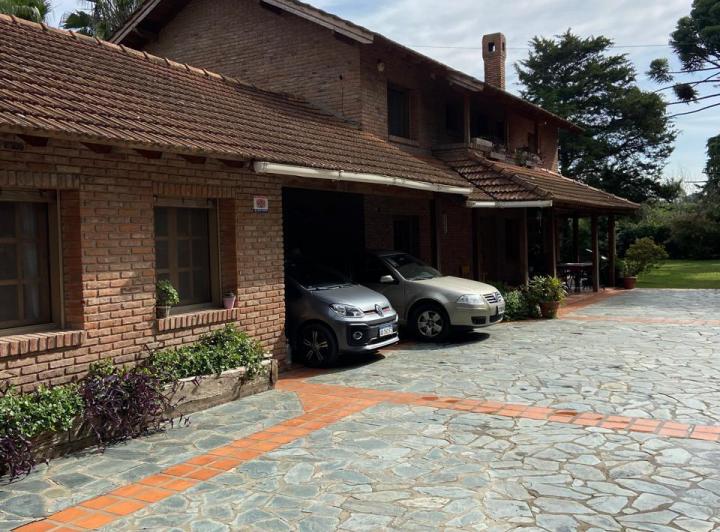 Casa · 373m² · 4 Dormitorios · 1 Cochera