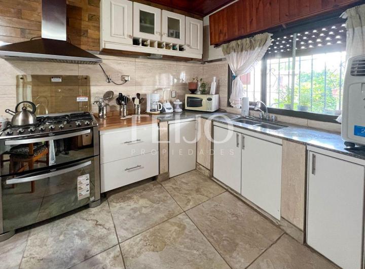 Casa · 164m² · 6 Ambientes · 1 Cochera