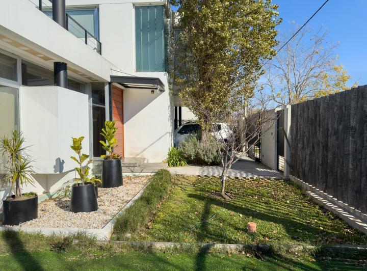 Casa · 240m² · 7 Ambientes · 2 Cocheras