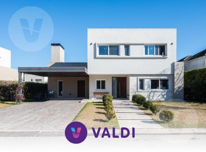 Casa · 207m² · 6 Ambientes · 2 Cocheras