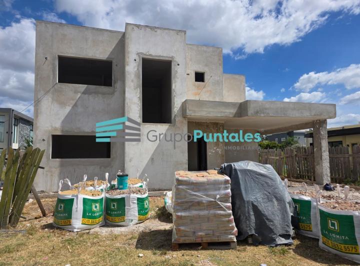 Casa · 180m² · 5 Ambientes · 2 Cocheras