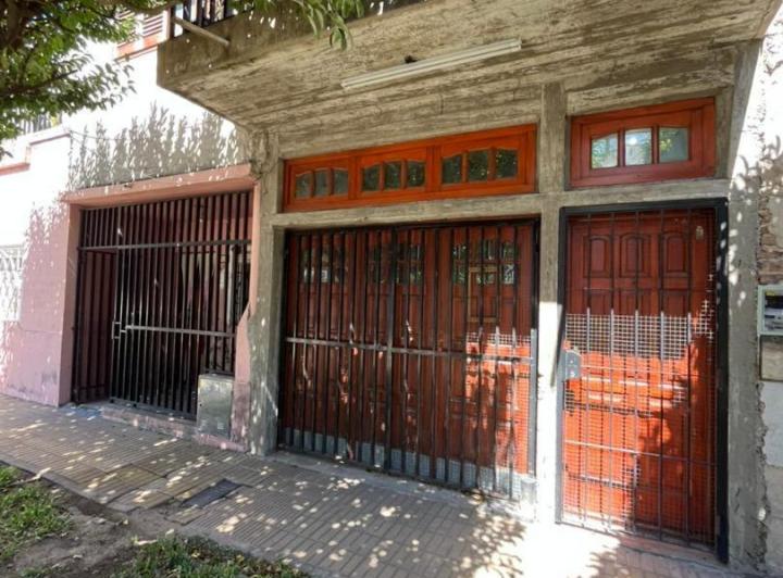 Casa · 200m² · 5 Ambientes · 2 Cocheras