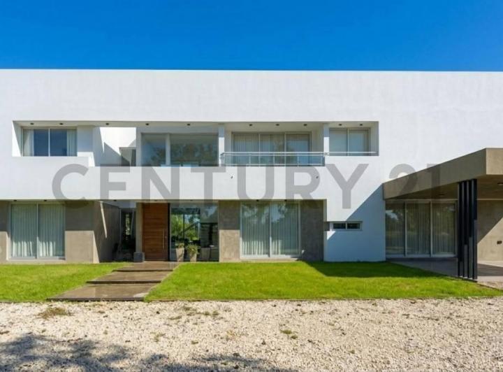 Casa · 507m² · 7 Ambientes · 4 Cocheras