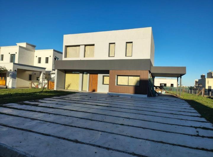 Casa · 149m² · 5 Ambientes · 3 Cocheras