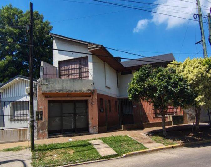 Casa · 340m² · 6 Ambientes · 4 Cocheras