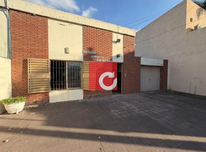 Casa · 285m² · 6 Ambientes · 8 Cocheras