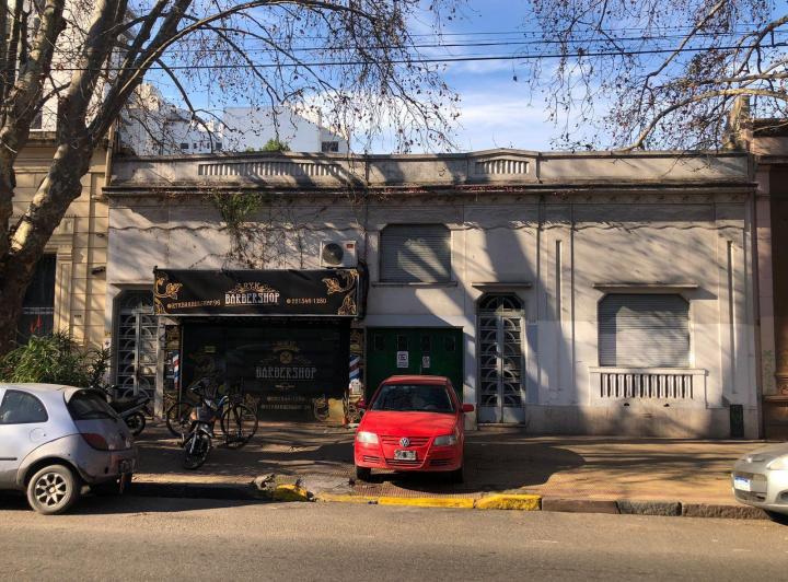Casa · 430m² · 8 Ambientes · 1 Cochera