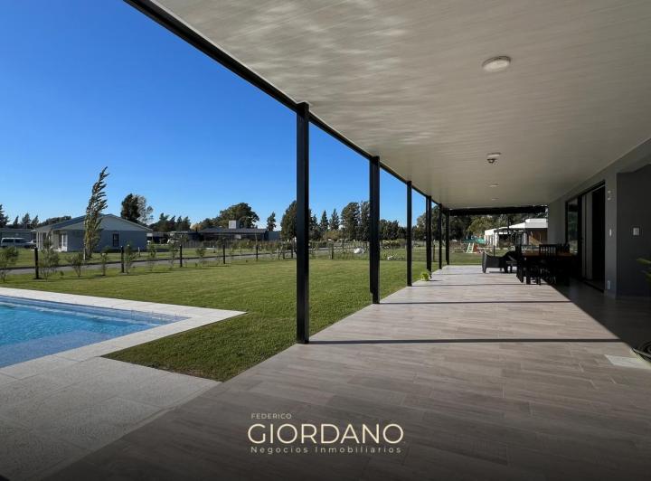 Casa · 160m² · 5 Ambientes · 2 Cocheras