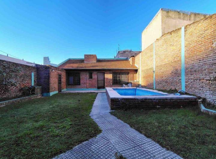 Casa · 229m² · 6 Ambientes · 3 Cocheras