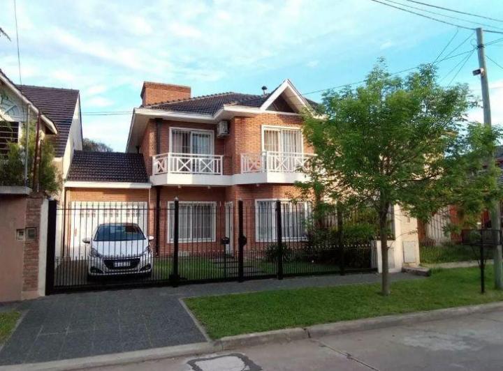Casa · 165m² · 5 Ambientes · 1 Cochera