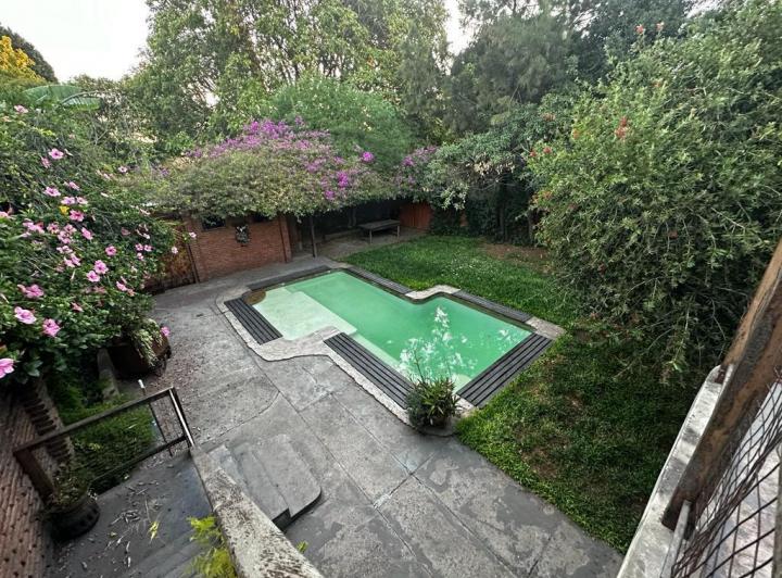 Casa · 230m² · 6 Ambientes · 2 Cocheras