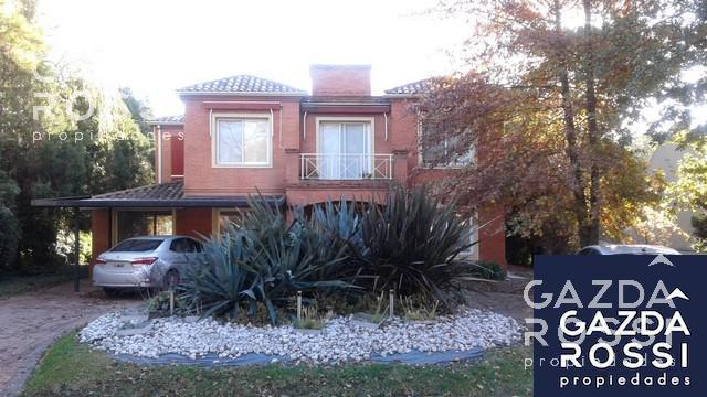 Casa · 830m² · 5 Ambientes