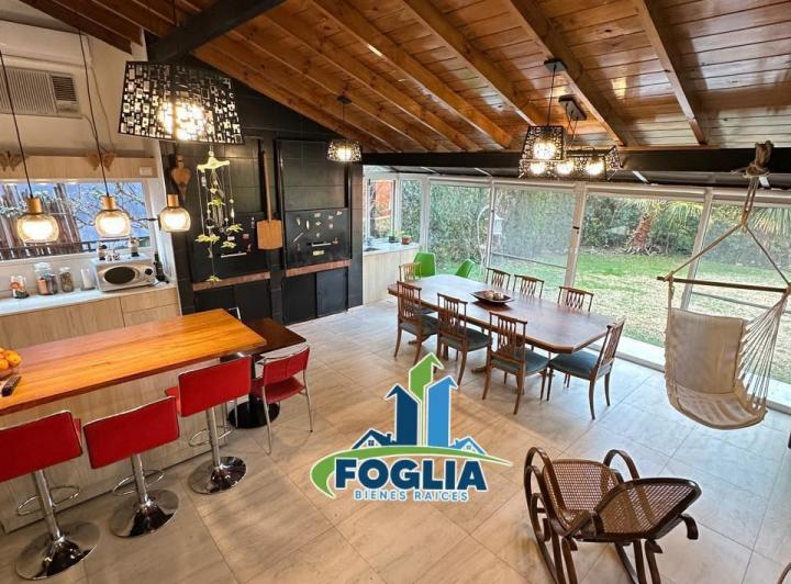 Casa · 190m² · 6 Ambientes · 2 Cocheras