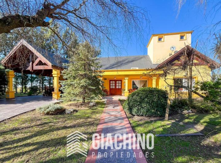 Casa · 374m² · 6 Ambientes · 2 Cocheras