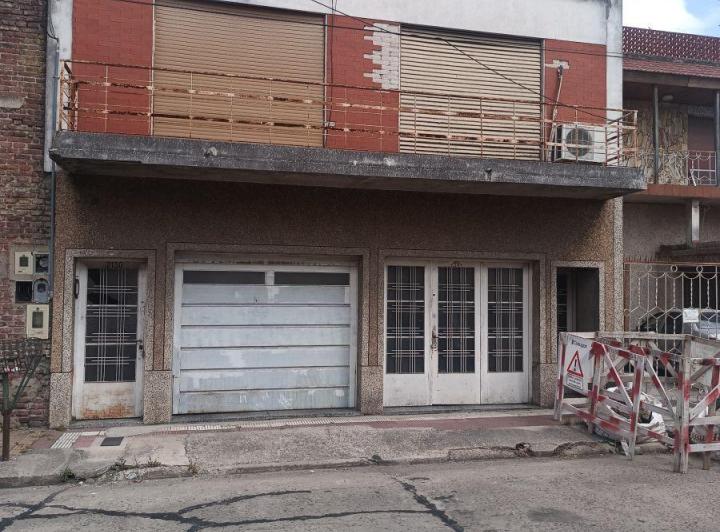 Casa · 180m² · 6 Ambientes · 2 Cocheras