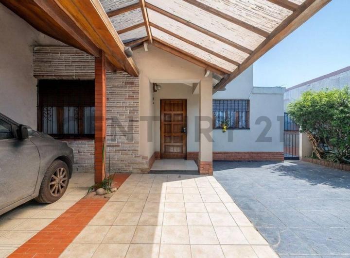 Casa · 180m² · 5 Ambientes · 2 Cocheras
