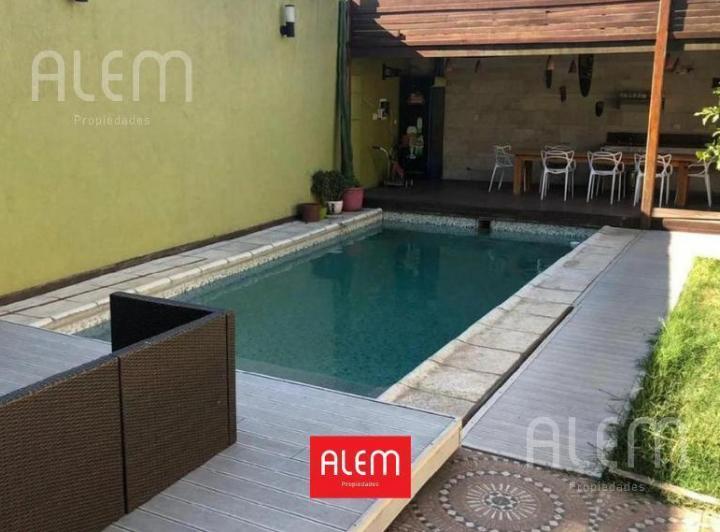 Casa · 360m² · 6 Ambientes · 2 Cocheras