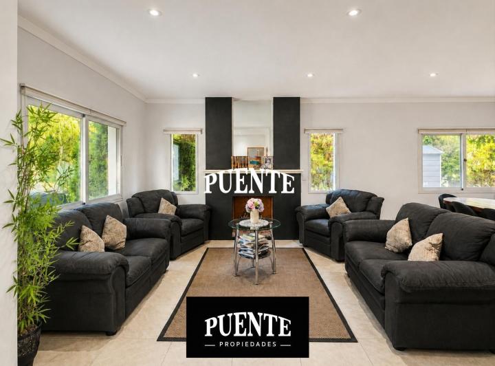 Casa · 255m² · 8 Ambientes · 4 Cocheras