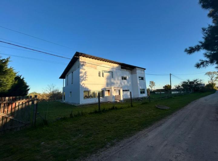 Casa · 500m² · 7 Ambientes · 4 Cocheras