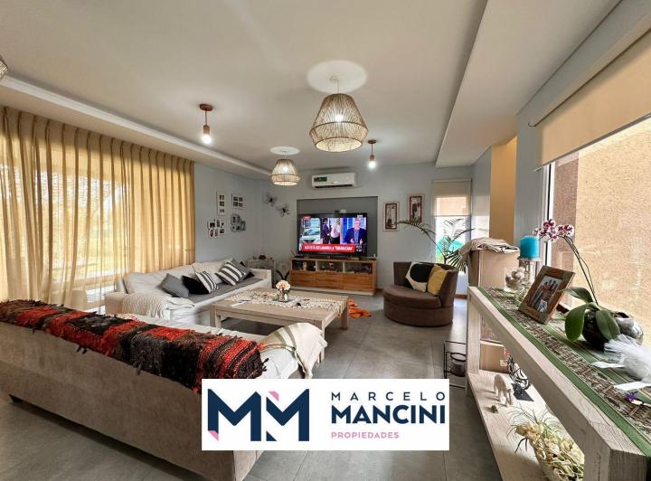 Casa · 190m² · 6 Ambientes · 2 Cocheras