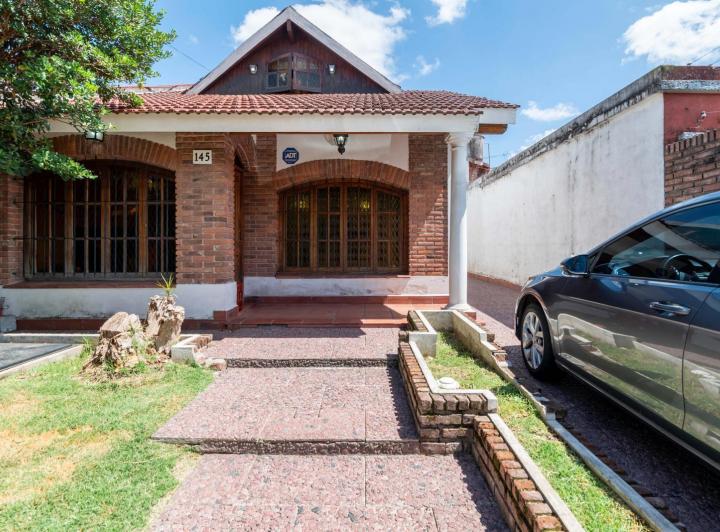 Casa · 115m² · 5 Ambientes · 2 Cocheras