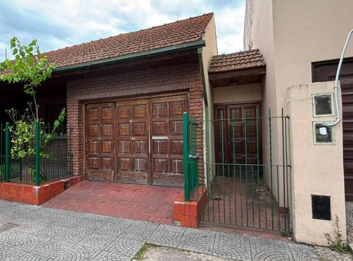 Casa · 150m² · 6 Ambientes · 2 Cocheras