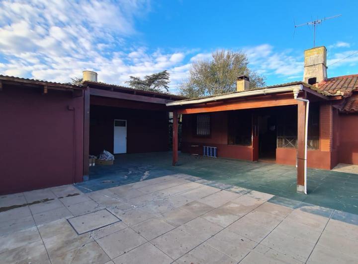Casa · 240m² · 5 Ambientes