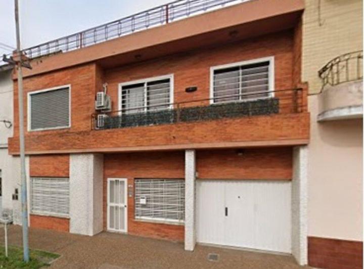 Casa · 200m² · 4 Ambientes · 2 Cocheras