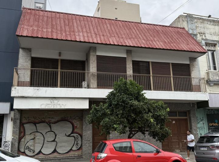 Casa · 380m² · 6 Ambientes · 1 Cochera