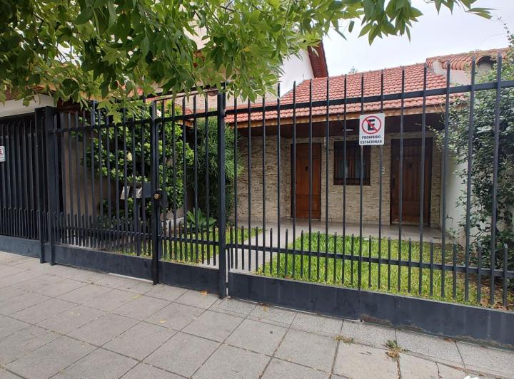 Casa · 200m² · 5 Ambientes · 2 Cocheras