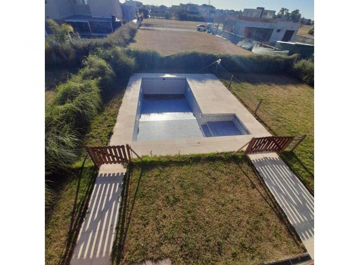 Casa · 258m² · 7 Ambientes · 2 Cocheras