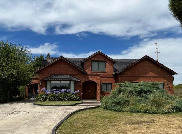 Casa · 250m² · 5 Ambientes