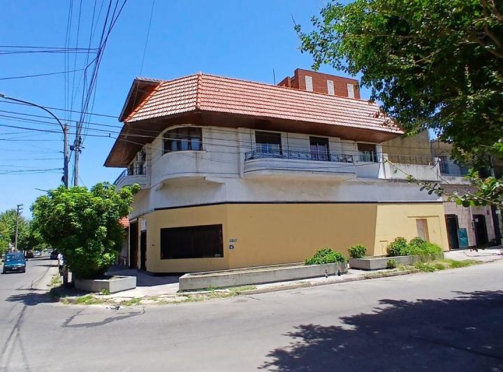 Casa · 350m² · 6 Ambientes · 1 Cochera
