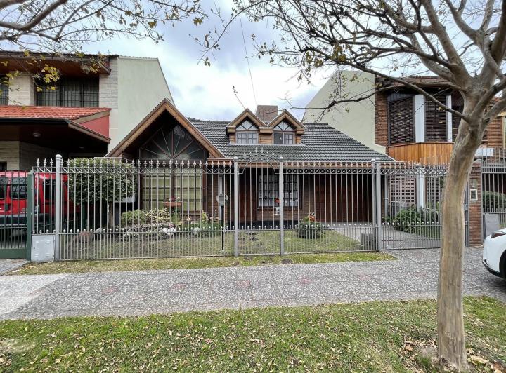 Casa · 237m² · 5 Ambientes · 3 Cocheras