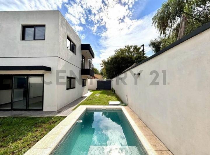 Casa · 154m² · 6 Ambientes · 2 Cocheras