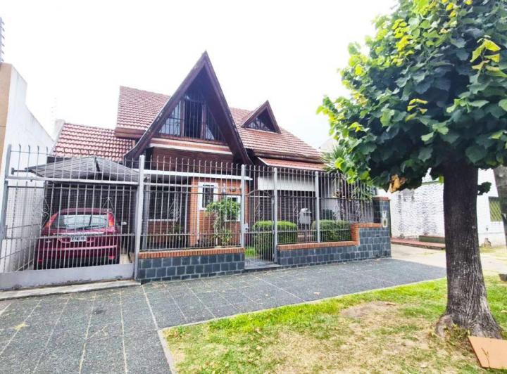 Casa · 150m² · 4 Ambientes · 1 Cochera